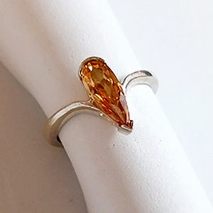 Anillo de piedra ambar